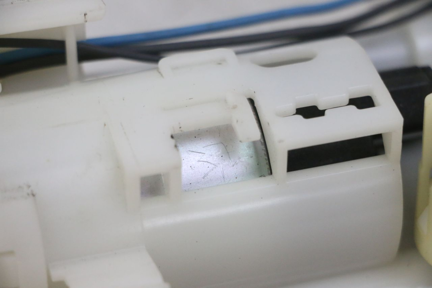 photo de BOMBA GASOLINA YAMAHA XJ6 ABS 600 (2008 - 2016) - Otra perspectiva