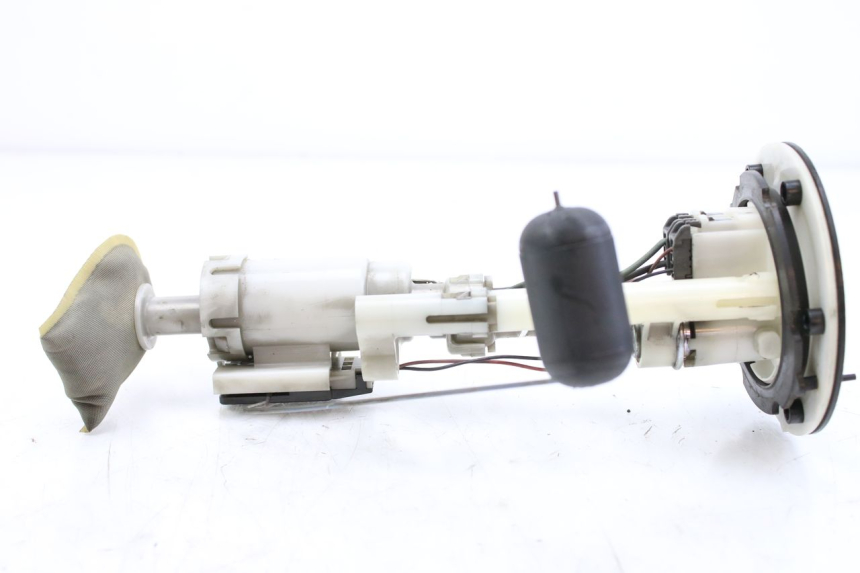 photo de BOMBA DE COMBUSTIBLE YAMAHA XP T-MAX TMAX ABS 500 (2004 - 2007) - Primer plano técnico