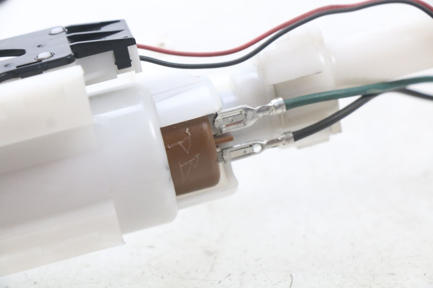 photo de BOMBA GASOLINA YAMAHA XP T-MAX TMAX 500 (2008 - 2012) - Primer plano técnico