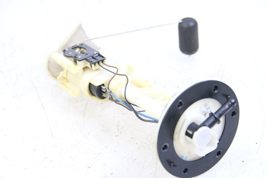 photo de BOMBA GASOLINA YAMAHA XP T-MAX TMAX 500 (2004 - 2007) - Primer plano técnico