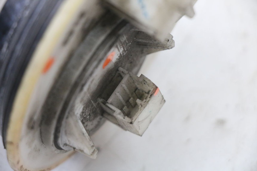 photo de BOMBA DE COMBUSTIBLE YAMAHA X-MAX XMAX ABS 250 (2010 - 2014) - Primer plano técnico