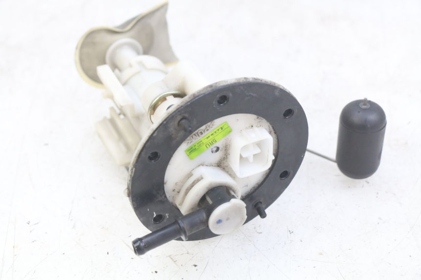 photo de BOMBA DE COMBUSTIBLE YAMAHA YP MAJESTY 400 (2004 - 2008) - Primer plano técnico