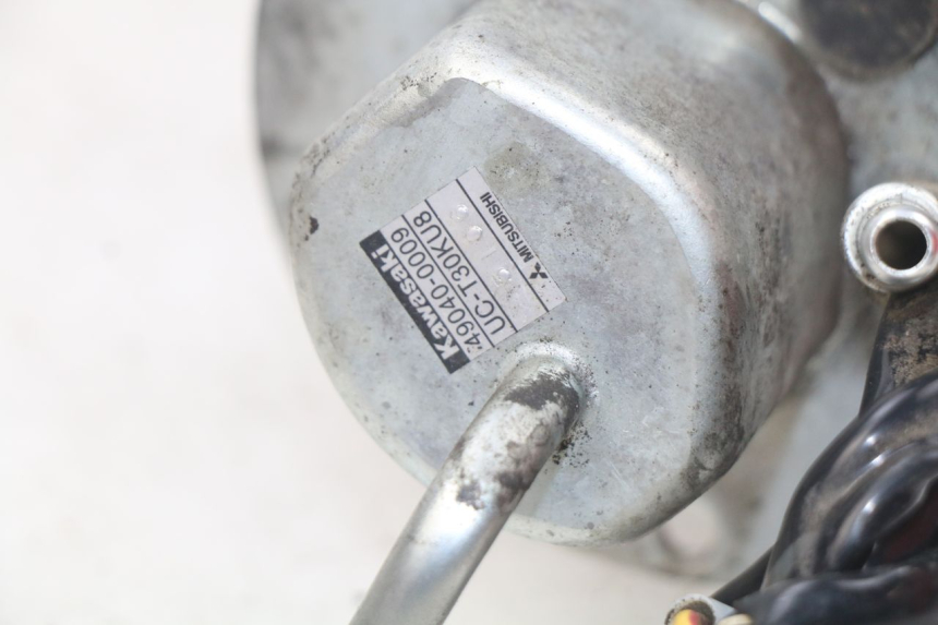 photo de BOMBA DE COMBUSTIBLE KAWASAKI Z S 750 (2003 - 2006) - Detalles de los puntos de fijación