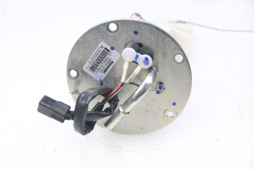 photo de BOMBA GASOLINA KAWASAKI Z 650 (2016 - 2019) - Zoom sobre los componentes