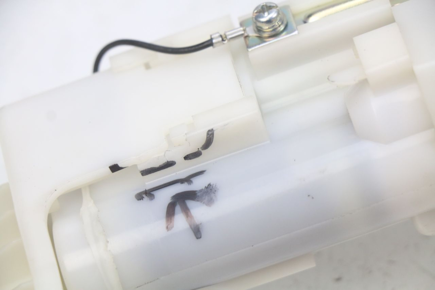 photo de BOMBA GASOLINA KAWASAKI Z 650 (2016 - 2019) - Otra perspectiva