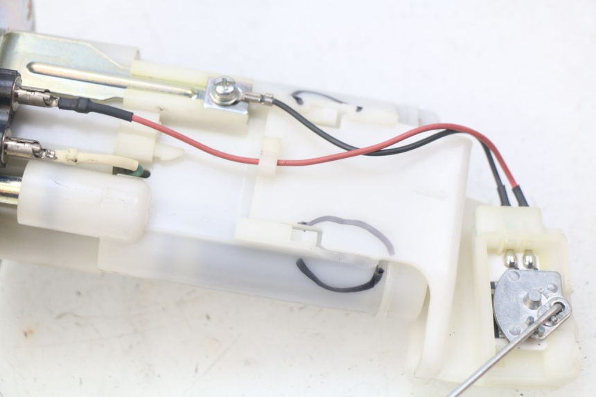 photo de BOMBA GASOLINA KAWASAKI Z 650 (2016 - 2019) - Detalles de los puntos de fijación