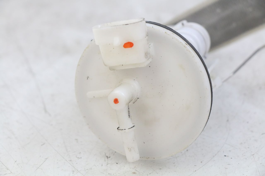 photo de BOMBA DE COMBUSTIBLE UNIVERSAL BIKE ZN50QT-11B 50 (2018 - 2021) - Detalles de los puntos de fijación