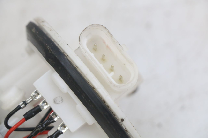 photo de BOMBA DE COMBUSTIBLE UNIVERSAL BIKE ZN50QT-11B 50 (2018 - 2021) - Estado de la superficie y material