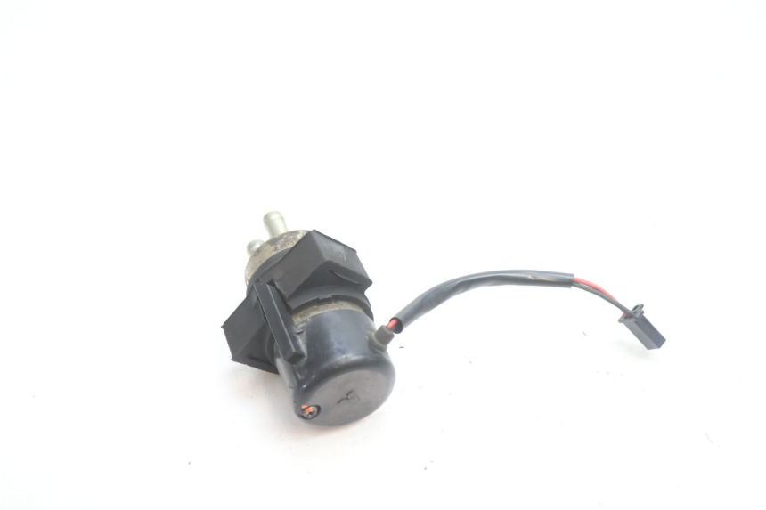 photo de BOMBA GASOLINA KAWASAKI ZX-6R ZX6R 600 (1995 - 1997) - Primer plano técnico