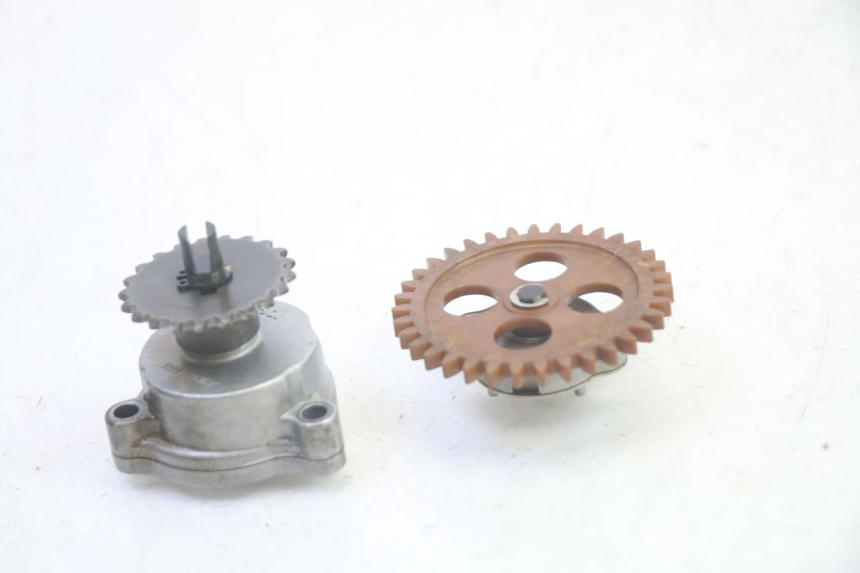 photo de BOMBA ACEITE SUZUKI BURGMAN EXECUTIVE ABS 650 (2006 - 2012) - Vista principal