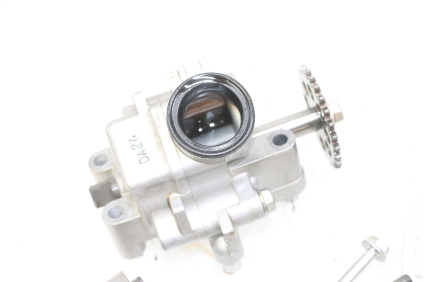 photo de BOMBA ACEITE HONDA CB R 1000 (2018 - 2023) - Otra perspectiva