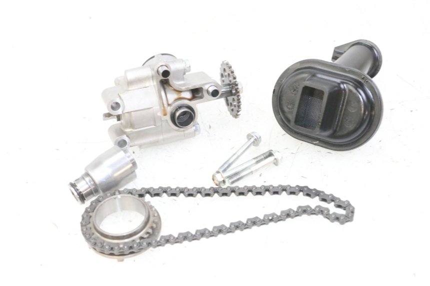 photo de BOMBA ACEITE HONDA CB R 1000 (2018 - 2023) - Primer plano técnico