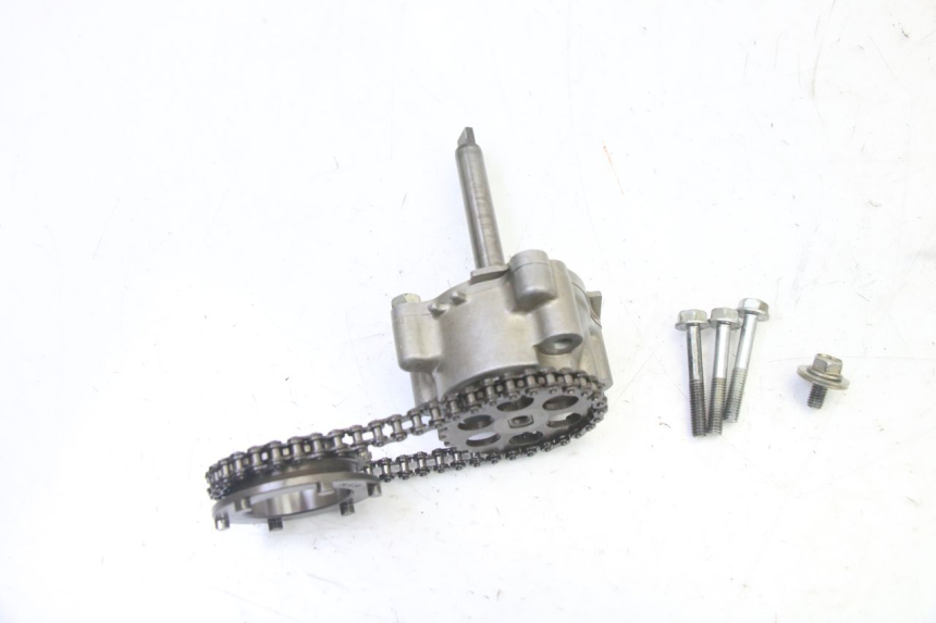 photo de BOMBA DE ACEITE HONDA CBR RR FIREBLADE 900 (1992 - 1994) - Primer plano técnico