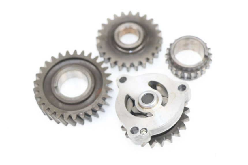 photo de BOMBA ACEITE SUZUKI DR DJEBEL 600 (1985 - 1990) - Detalle de la pieza