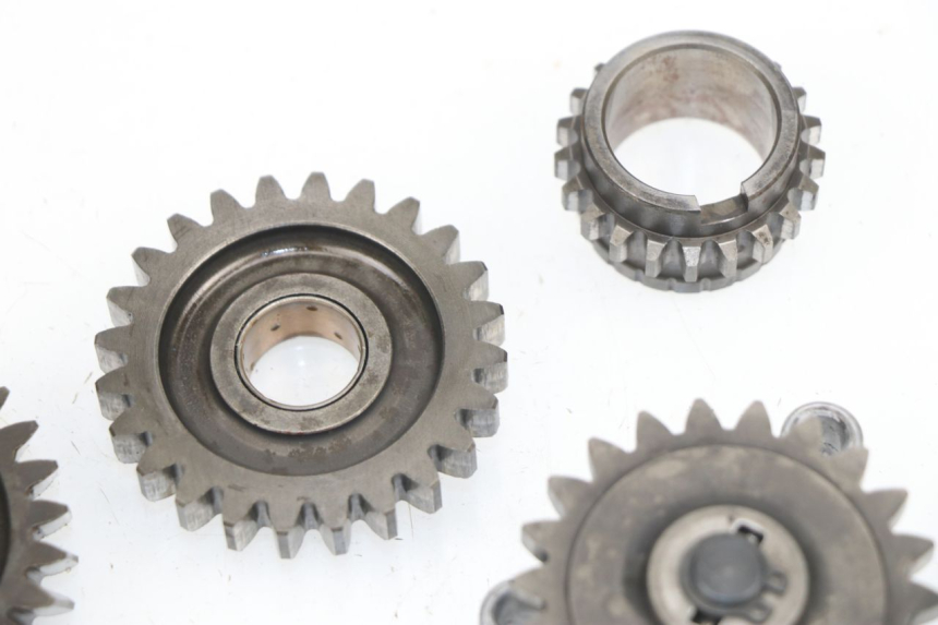 photo de BOMBA ACEITE SUZUKI DR DJEBEL 600 (1985 - 1990) - Detalles de los puntos de fijación