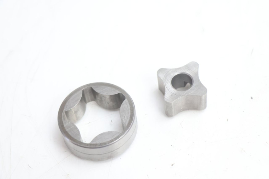 photo de BOMBA ACEITE KAWASAKI ER-6 ER6 N 650 (2005 - 2009) - Primer plano técnico