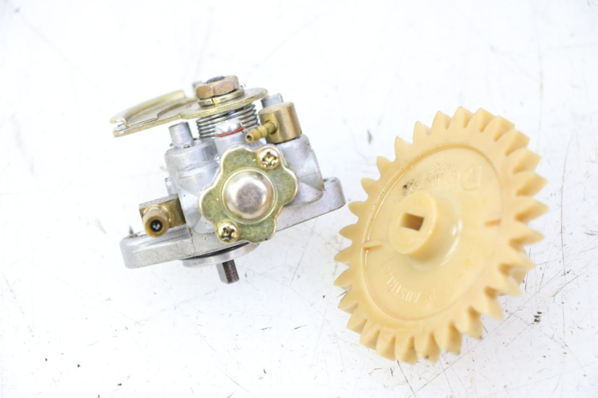 photo de BOMBA ACEITE APRILIA ETX 125 (1998 - 2002) - Primer plano técnico