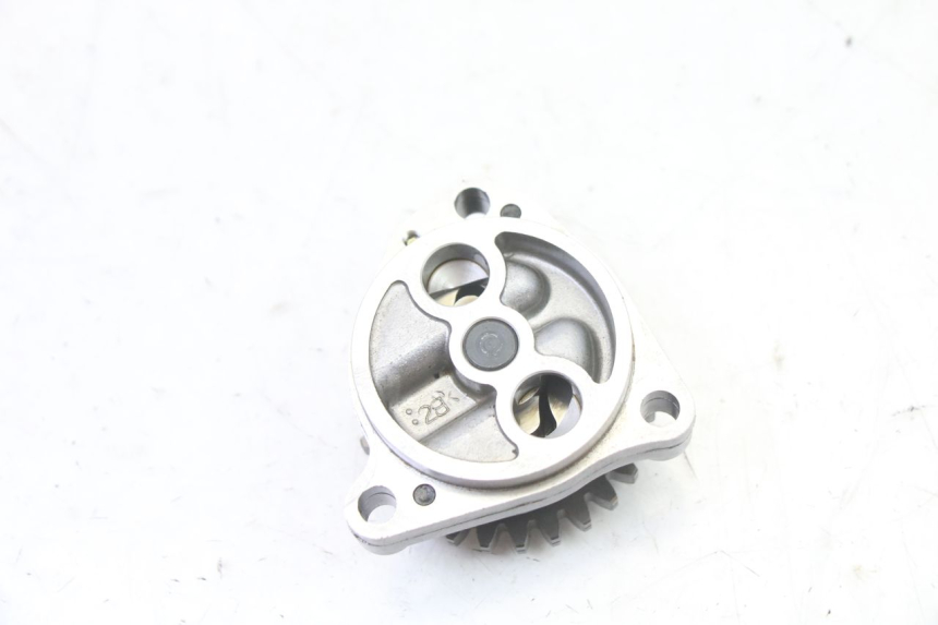 photo de BOMBA ACEITE SUZUKI GS GSE 500 (2001 - 2003) - Primer plano técnico
