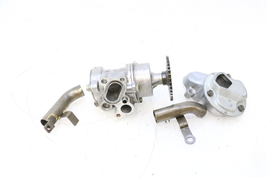 photo de BOMBA ACEITE SUZUKI GSF N BANDIT 1200 (2001 - 2005) - Primer plano técnico