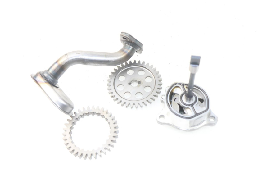 photo de BOMBA ACEITE SUZUKI GSR 600 (2005 - 2012) - Zoom estado de uso