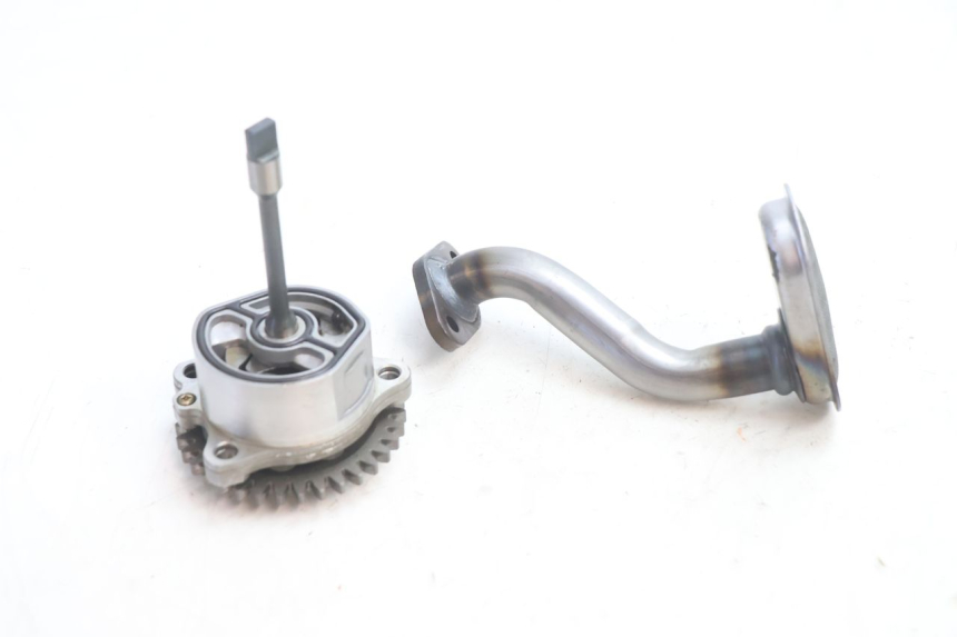 photo de BOMBA ACEITE SUZUKI GSR 600 (2005 - 2012) - Otra perspectiva