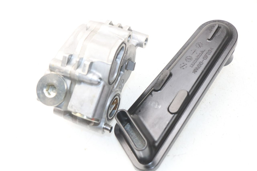 photo de BOMBA ACEITE HONDA INTEGRA NC D 750 (2016 - 2018) - Primer plano técnico