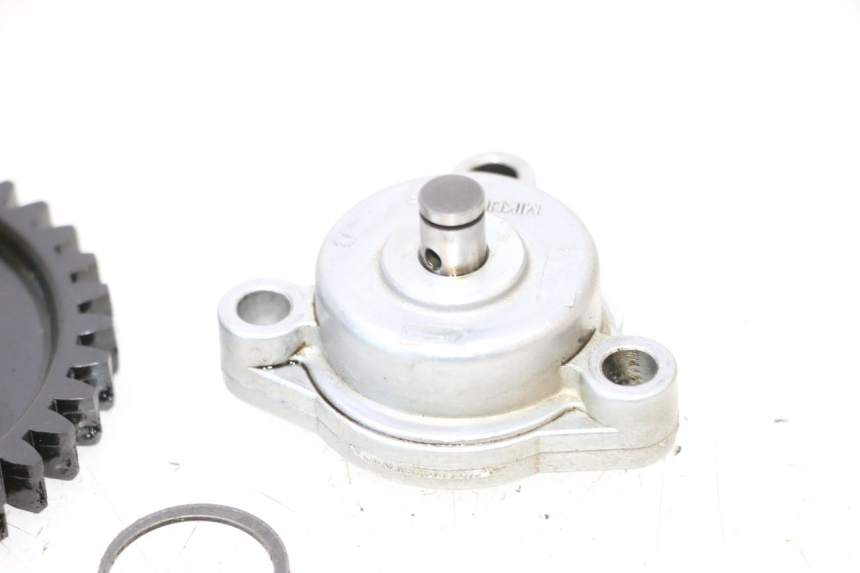 photo de BOMBA ACEITE PEUGEOT SATELIS COMPRESSOR K15 125 (2006 - 2009) - Primer plano técnico