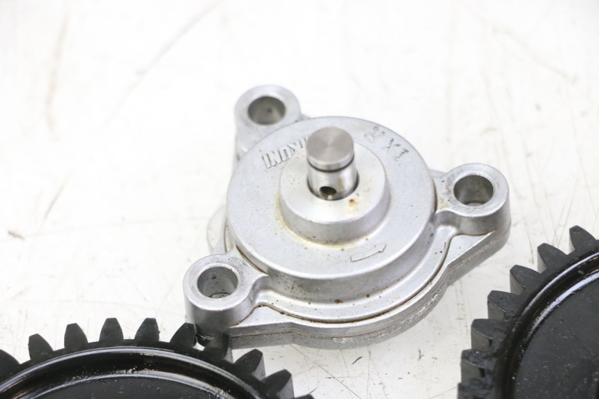 photo de BOMBA ACEITE PEUGEOT SATELIS 125 (2013 - 2018) - Detalles de los puntos de fijación