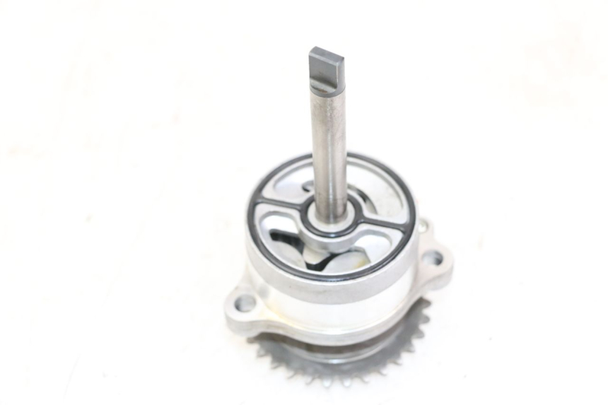 photo de BOMBA ACEITE SUZUKI GSX F GSXF 650 (2007 - 2015) - Primer plano técnico