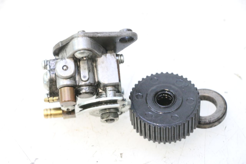 photo de BOMBA ACEITE PIAGGIO VESPA PRIMAVERA 2T 50 (2013 - 2018) - Primer plano técnico
