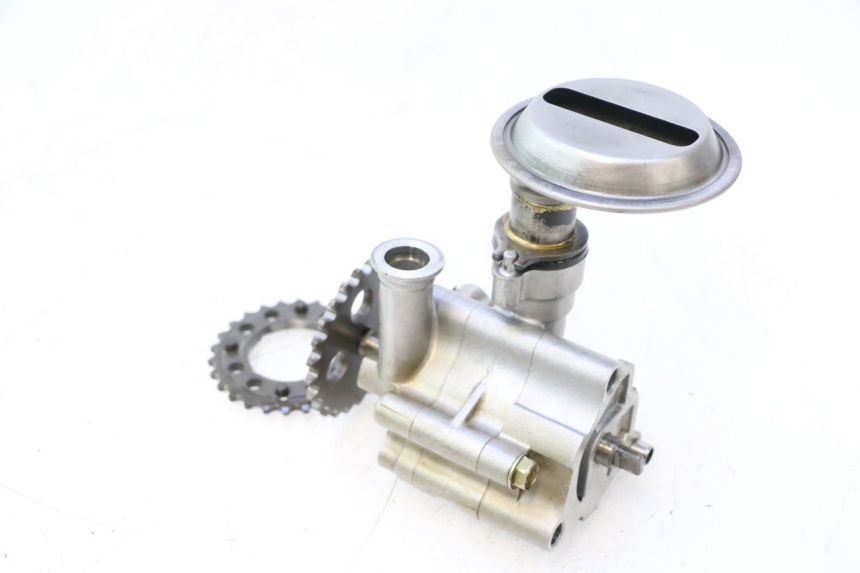 photo de BOMBA DE ACEITE HONDA VFR FI RC46 800 (1998 - 2001) - Primer plano técnico