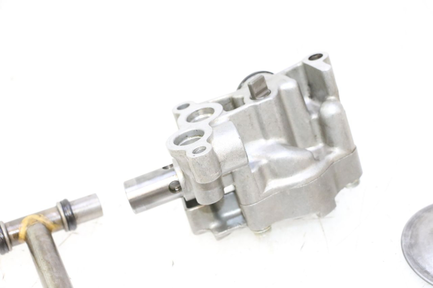photo de BOMBA ACEITE HONDA XRV AFRICA TWIN 750 (1990 - 1992) - Primer plano técnico