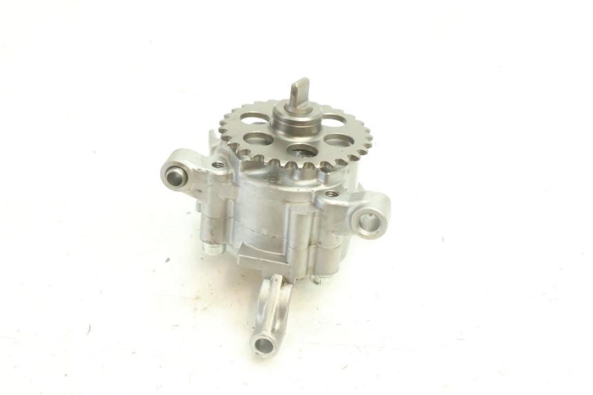 photo de BOMBA ACEITE YAMAHA YZF R6 600 (2008 - 2009) - Primer plano técnico