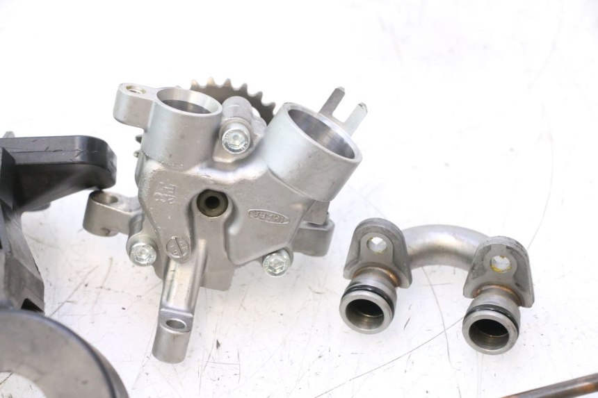 photo de BOMBA ACEITE YAMAHA YZF R6 600 (2008 - 2009) - Marcados y referencias originales