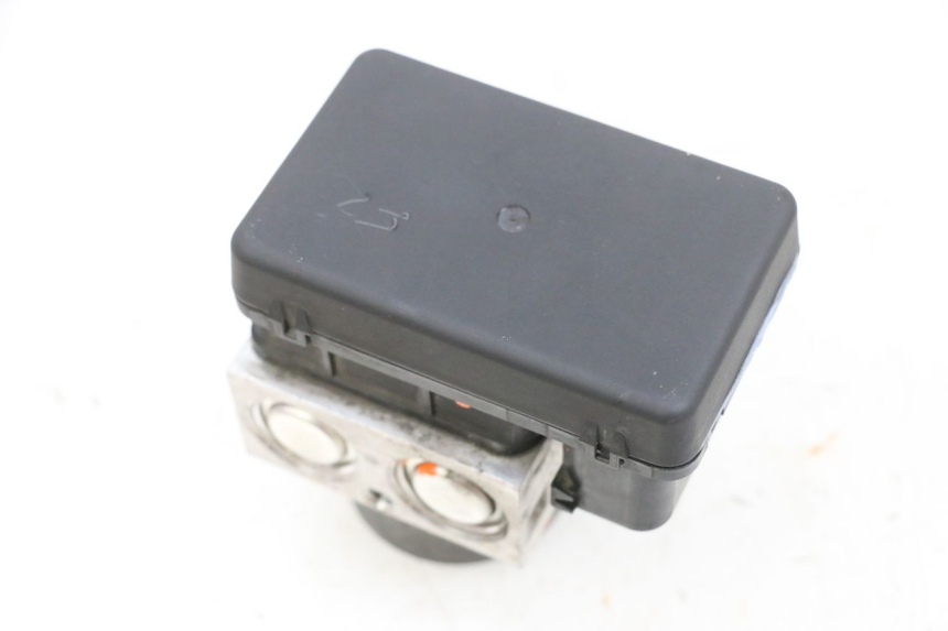 photo de BOMBA ABS SUZUKI BURGMAN 650 (2013 - 2020) - Primer plano técnico