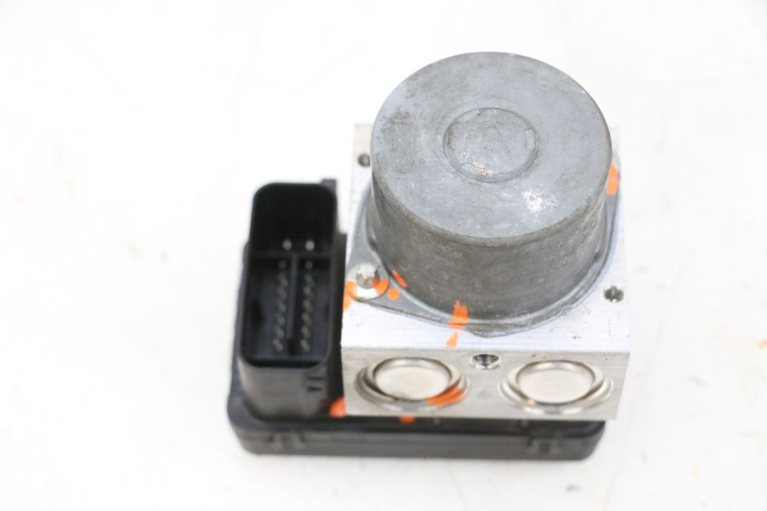 photo de BOMBA ABS SUZUKI BURGMAN 650 (2013 - 2020) - Estado de la superficie y material