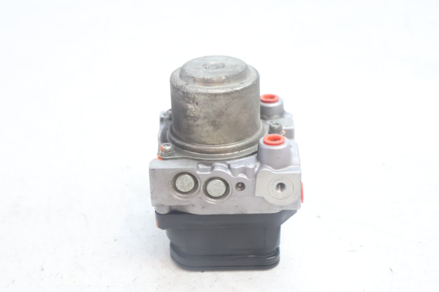 photo de BOMBA ABS SUZUKI BURGMAN EXECUTIVE ABS 650 (2006 - 2012) - Primer plano técnico