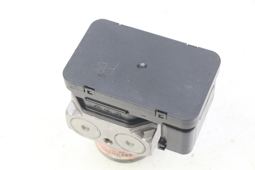 photo de BOMBA ABS HONDA CB R 1000 (2018 - 2023) - Otra perspectiva