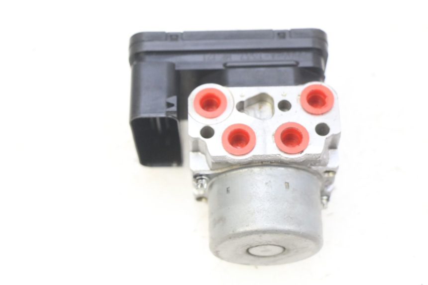 photo de BOMBA ABS HONDA CB R 1000 (2018 - 2023) - Detalles de los puntos de fijación