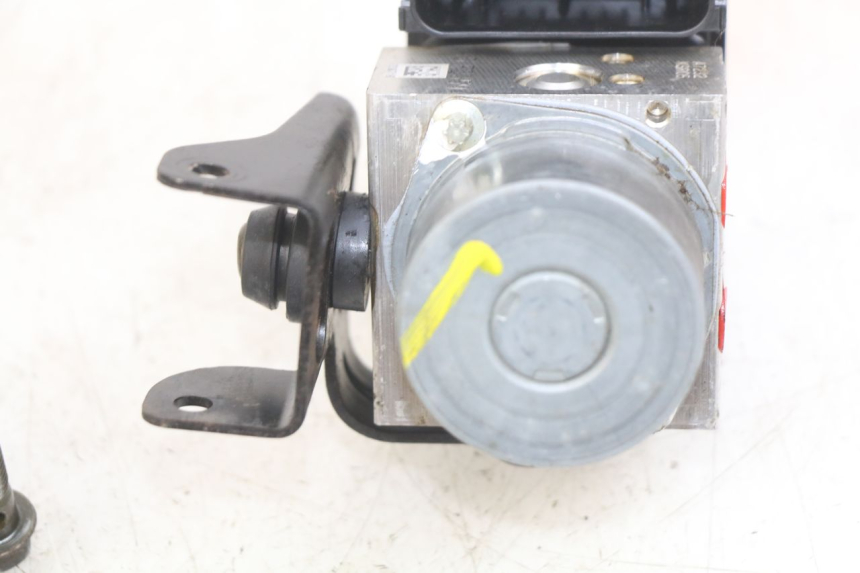 photo de BOMBA ABS KYMCO DOWNTOWN ABS 125 (2015 - 2017) - Detalles de los puntos de fijación