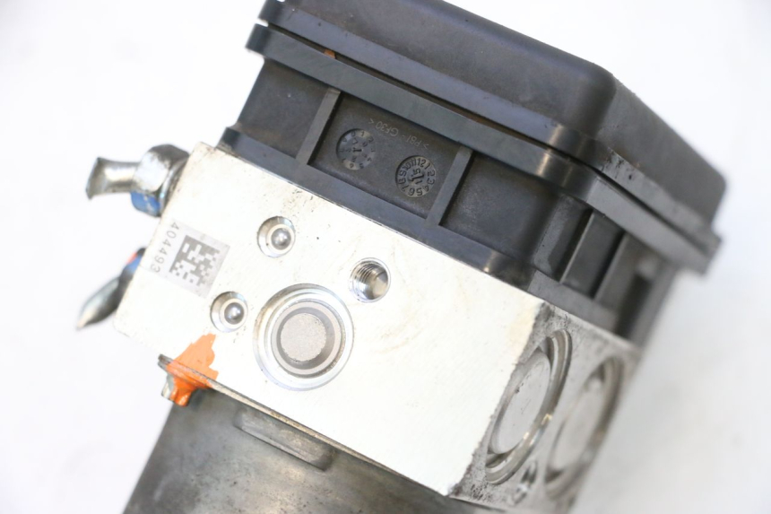 photo de BOMBA ABS KAWASAKI ER-6 ER6 F ABS 650 (2012 - 2016) - Primer plano técnico
