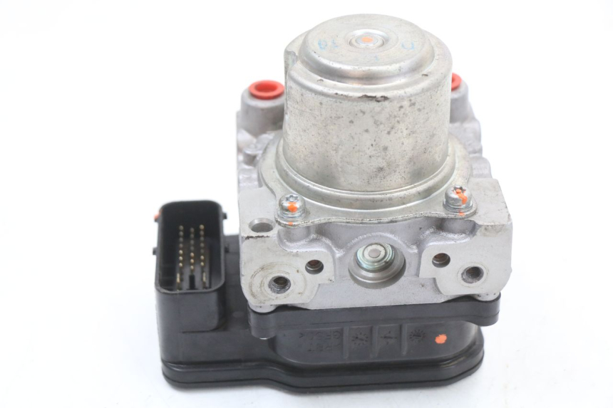 photo de BOMBA ABS HONDA FES S-WING SWING ABS 125 (2007 - 2015) - Primer plano técnico