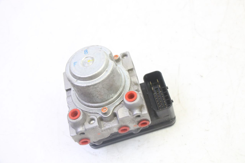 photo de BOMBA ABS HONDA FES S-WING SWING ABS 125 (2007 - 2015) - Primer plano técnico