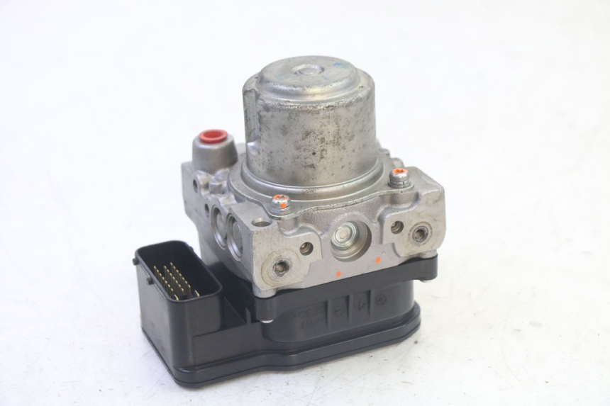 photo de BOMBA ABS HONDA FES S-WING SWING ABS 125 (2007 - 2015) - Primer plano técnico