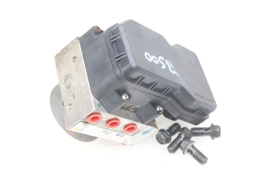 photo de BOMBA ABS YAMAHA FJR ABS 1300 (2016 - 2020) - Primer plano técnico