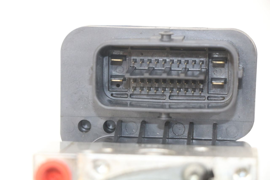 photo de BOMBA ABS YAMAHA FJR ABS 1300 (2016 - 2020) - Detalles de los puntos de fijación