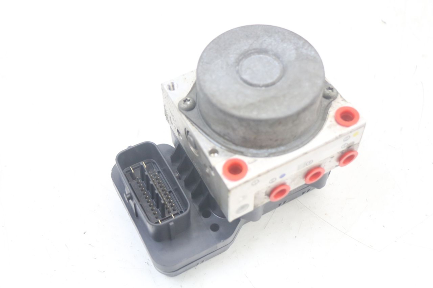 photo de BOMBA ABS YAMAHA FJR ABS 1300 (2006 - 2012) - Detalles de los puntos de fijación