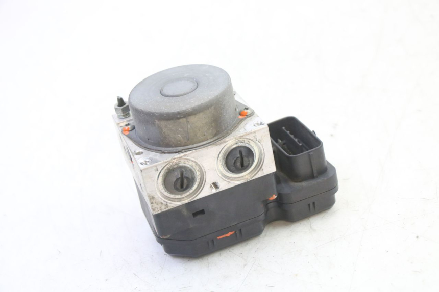 photo de BOMBA ABS YAMAHA FJR ABS 1300 (2016 - 2020) - Primer plano técnico