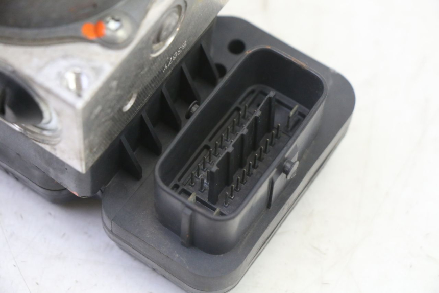 photo de BOMBA ABS YAMAHA FJR ABS 1300 (2016 - 2020) - Detalles de los puntos de fijación