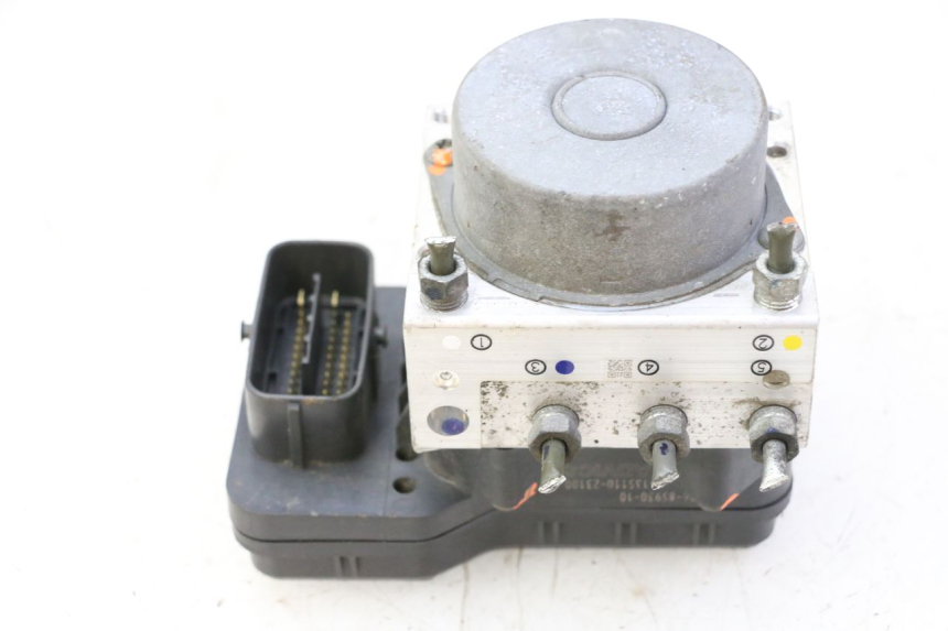 photo de BOMBA ABS YAMAHA FJR ABS 1300 (2006 - 2012) - Detalles de los puntos de fijación